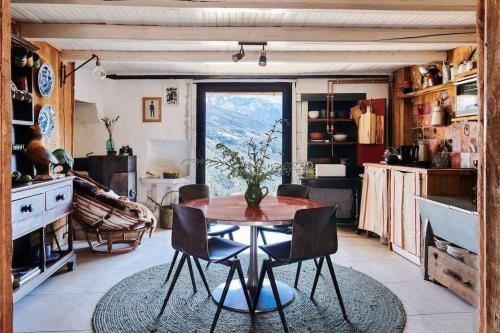 Exquisite Farmhouse With Panoramic Mountain Views gîte à louer Bourg-Saint-Maurice
