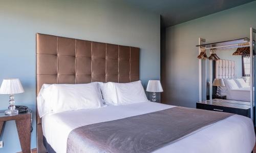 Superior Double Room Pamplona Catedral Hotel 16