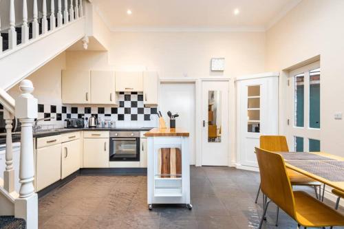 Sycamore Cottage York dog friendly close to the river - image 2