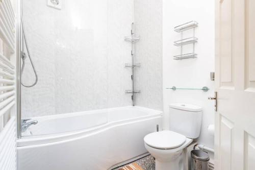 Sycamore Cottage York dog friendly close to the river - image 14