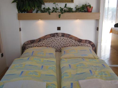 1 queen bed