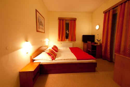 1 queen bed