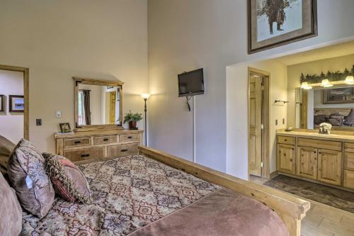 Ski-In Breck Condo with Pool Access and Balconies - image 6