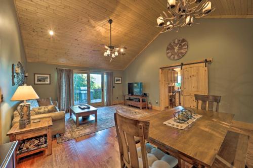 Mountain-View Blue Ridge Hideaway with Fire Pit in Abshers, USA