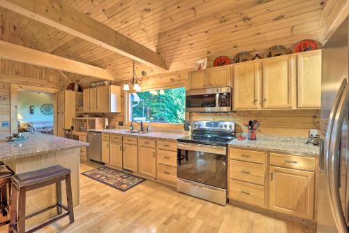 Mountain-View Blue Ridge Hideaway with Fire Pit in Abshers, USA