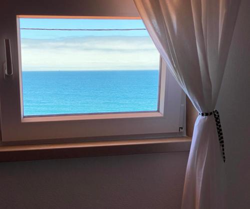 Cosy Seafront Villa With Superb View