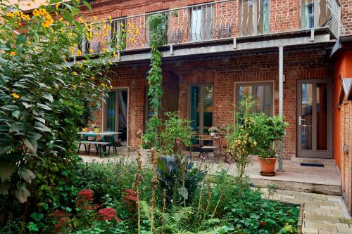 Beautiful Backyard Remise, Berlin (photo 2)