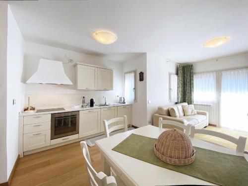  White Bear, 25050 Temù