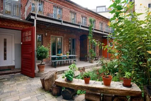 Beautiful and Cozy Remise for up to 6 Guests in Berlin, Deutschland