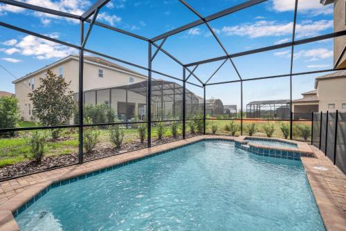 Lush Home with Harry Potter Room & Big Pool Area - CDC Standards 7ST477 in Davenport, USA