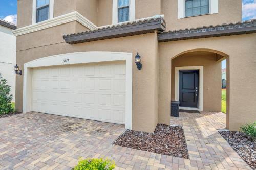 Lush Home with Harry Potter Room & Big Pool Area - CDC Standards 7ST477 in Davenport, USA
