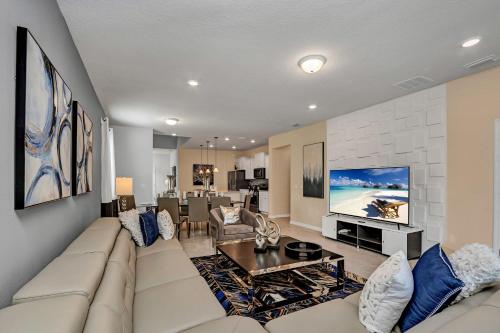Lush Home with Harry Potter Room & Big Pool Area - CDC Standards 7ST477 - image 6