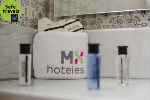 Hotel MX roma Set in a prime location of Mexico City, Hotel MX Roma puts everything the city has to offer just outside your doorstep. The property features a wide range of facilities to make your stay a pleasant ex