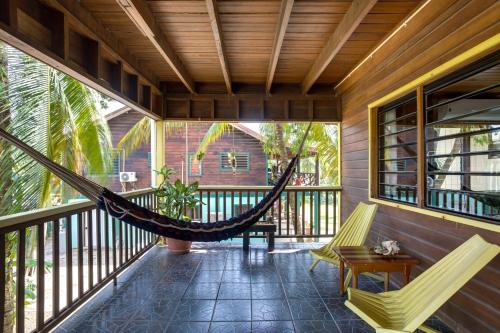 ระเบียง/ชานเรือน, Driftwood Gardens Guesthouse in พลาเซนเซีย