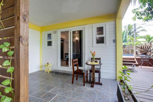 ทางเข้า, Driftwood Gardens Guesthouse in พลาเซนเซีย