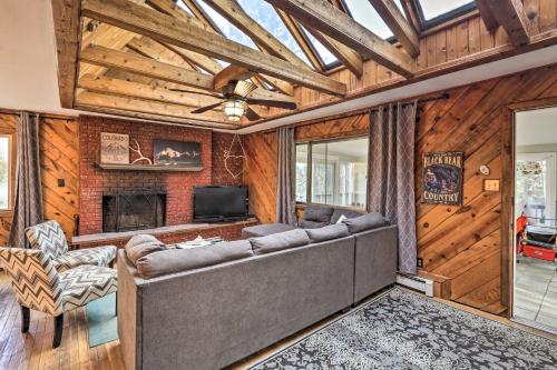 Stunning Golden Home with Deck about 35 Mi to Denver! in Golden, USA