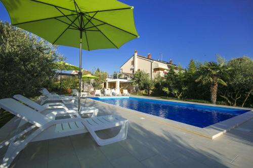 Apartment in Porec - Istrien 10306 – khách sạn tại Materada