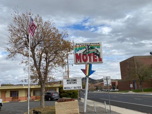 . Rainbow Motel