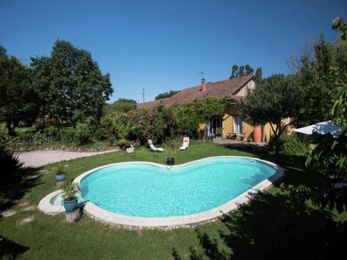 Majestic Holiday Home in Berdoues with Garden gîte à louer Laas