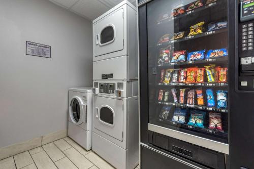 Quality Inn & Suites Evansville Downtown - image 3