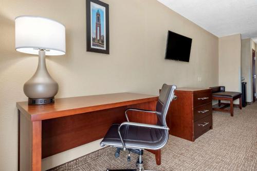 Comfort Inn & Suites Muncie