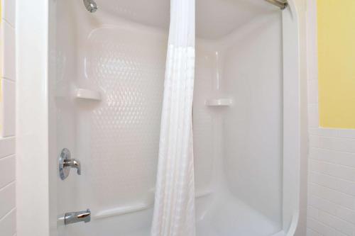 ロードウェイ イン オーリンズ ケープ コッド