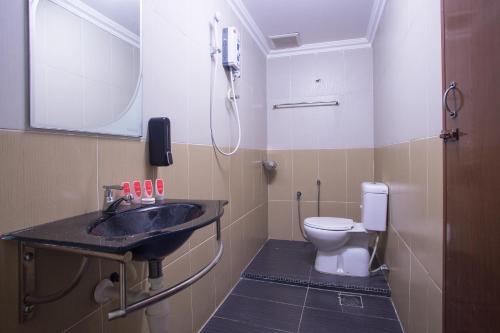 Bathroom, OYO 89363 Casavilla Hotel near Majlis Perbandaran Selayang Stadium