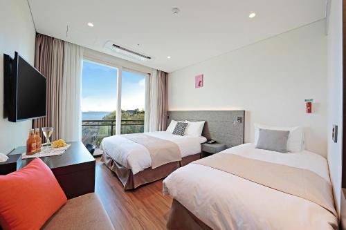 Family Twin Room with Sea View