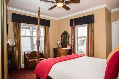 Almondy Inn Bed & Breakfast in Newport, USA