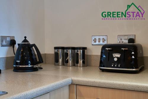 Clarence Court Newcastle by Greenstay Serviced Accommodation - 1 Bed Apartment Ideal For Business Travellers Essential Workers Relocations - Parking Netflix Wi-Fi - main image