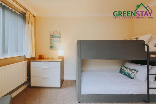 The Penthouse Newquay by Greenstay Serviced Accommodation - Stunning 3 Bed Apartment - Ideal for Families Contractors and Relocations -Parking  Netflix Wi-Fi & Close To All Beaches - image 6