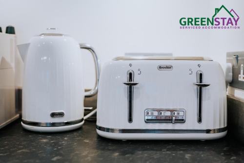 The Penthouse Newquay by Greenstay Serviced Accommodation - Stunning 3 Bed Apartment - Ideal for Families Contractors and Relocations -Parking  Netflix Wi-Fi & Close To All Beaches - image 10