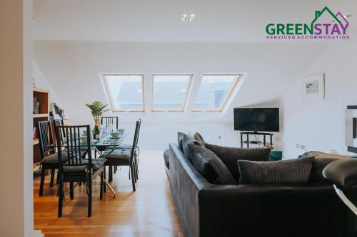 The Penthouse Newquay by Greenstay Serviced Accommodation - Stunning 3 Bed Apartment - Ideal for Families Contractors and Relocations -Parking  Netflix Wi-Fi & Close To All Beaches - image 13