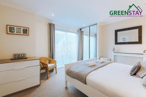 The Penthouse Newquay by Greenstay Serviced Accommodation - Stunning 3 Bed Apartment - Ideal for Families Contractors and Relocations -Parking  Netflix Wi-Fi & Close To All Beaches - image 12