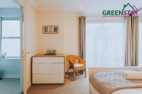 The Penthouse Newquay by Greenstay Serviced Accommodation - Stunning 3 Bed Apartment - Ideal for Families Contractors and Relocations -Parking  Netflix Wi-Fi & Close To All Beaches - image 5