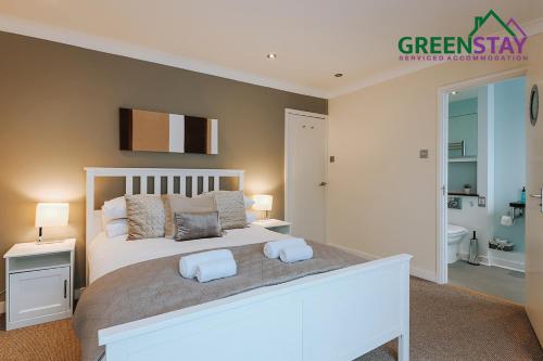 The Penthouse Newquay by Greenstay Serviced Accommodation - Stunning 3 Bed Apartment - Ideal for Families Contractors and Relocations -Parking  Netflix Wi-Fi & Close To All Beaches - image 2