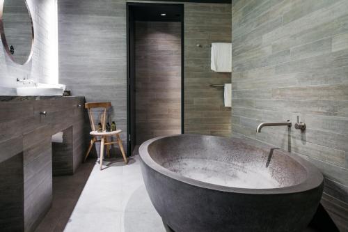 ฝักบัว, โอโวโล นิชิ (Ovolo Nishi) in แคนเบอราซิตี้เซ็นเตอร์