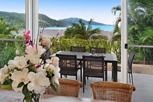 La Bella Waters 8 on Hamilton Island by HamoRent