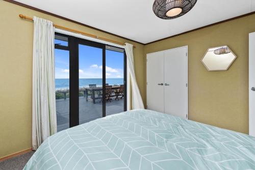 ABSOLUTE BEACHFRONT WITH MOVIE/MEDIA ROOM, SAUNA AND SPA POOL!!!