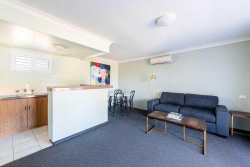 ห้องครัว, Panorama Bathurst in แบทเธอสท์