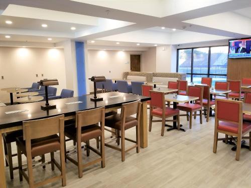 Holiday Inn Express Columbia NE - Fort Jackson in Columbia, USA