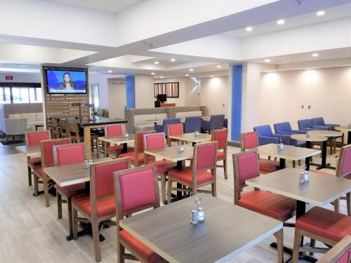 Holiday Inn Express Columbia image 12