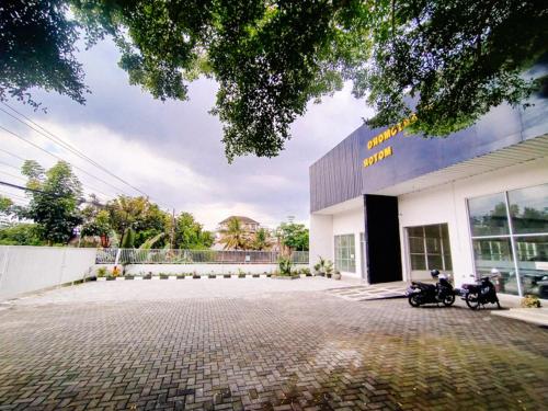 RedDoorz At Artomoro Guest House – Sleman, MN