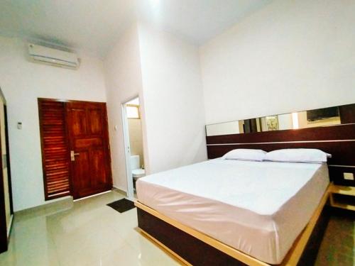RedDoorz At Artomoro Guest House – Sleman, MN