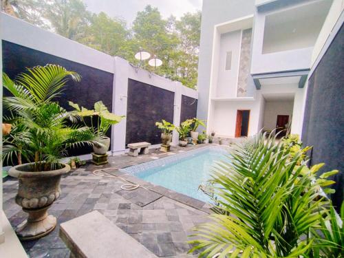 RedDoorz At Artomoro Guest House – Sleman, MN