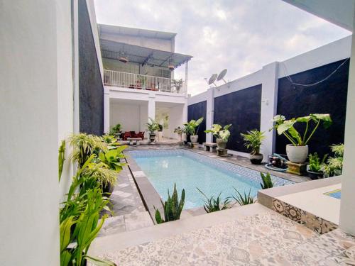 Exterior view, RedDoorz @ Artomoro Guest House near Rsud Sleman