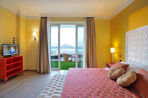 room detail thumbnail 1