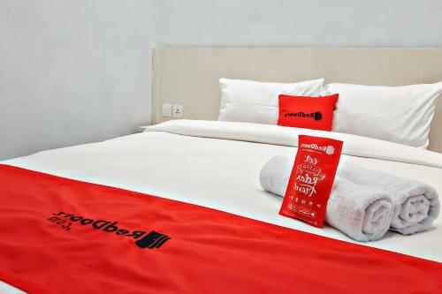 RedDoorz at CBD Polonia Medan, Medan