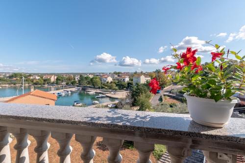 Apartments Nicky - 20 meters from the sea