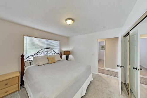 North Bay Retreat with Balcony - Near Village! condo - image 7